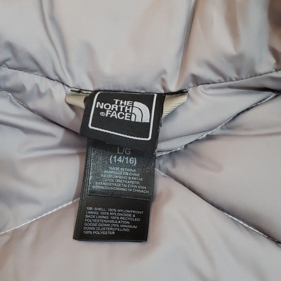 The north face girls vest - Picture 3 of 4